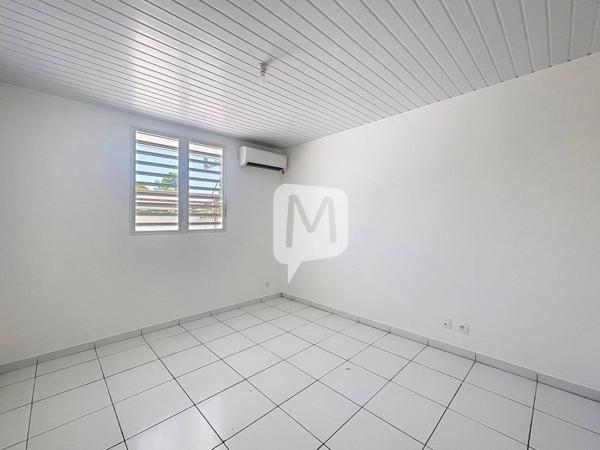Dpt Guyane (973), REMIRE MONTJOLY Bureau/Local professionnel 80 m²