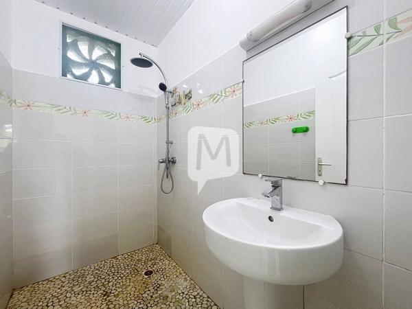 Dpt Guyane (973), REMIRE MONTJOLY Bureau/Local professionnel 80 m²