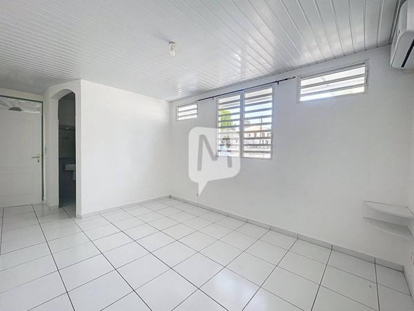 Dpt Guyane (973), REMIRE MONTJOLY Bureau/Local professionnel 80 m²