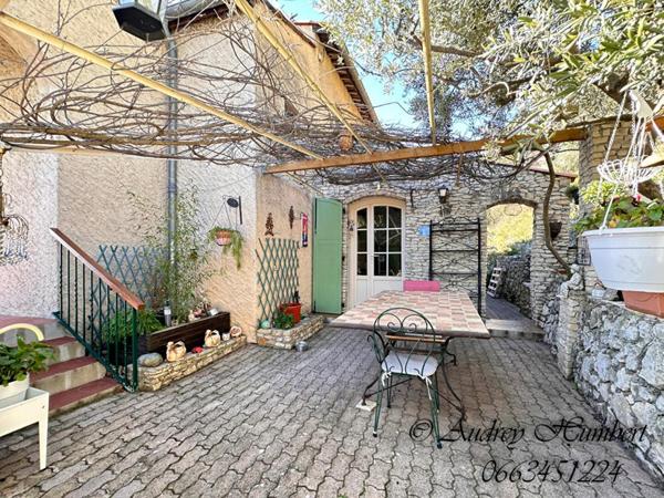 VOLX,  BELLE VILLA de 2 appartements, 132 m² sur 1300 m² en pleine nature