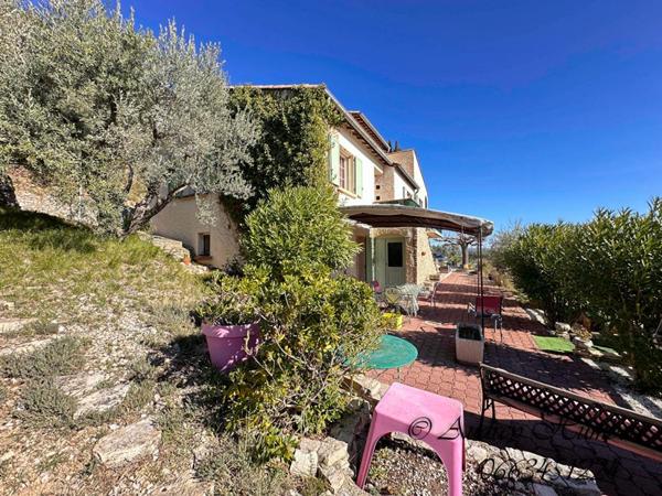VOLX,  BELLE VILLA de 2 appartements, 132 m² sur 1300 m² en pleine nature