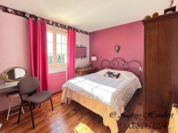 VOLX,  BELLE VILLA de 2 appartements, 132 m² sur 1300 m² en pleine nature