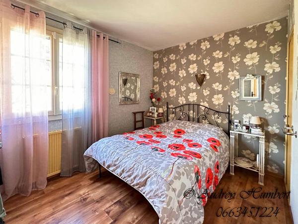 VOLX,  BELLE VILLA de 2 appartements, 132 m² sur 1300 m² en pleine nature