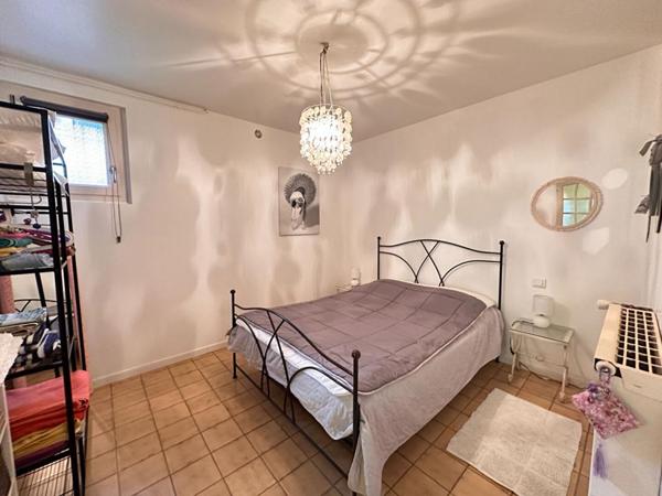 VOLX,  BELLE VILLA de 2 appartements, 132 m² sur 1300 m² en pleine nature