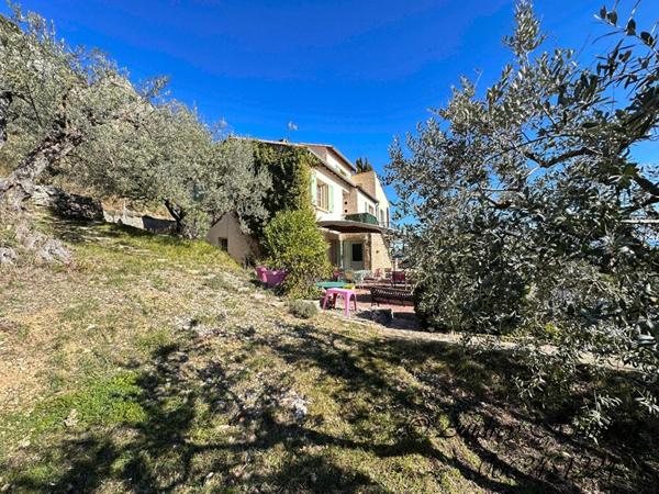 VOLX,  BELLE VILLA de 2 appartements, 132 m² sur 1300 m² en pleine nature