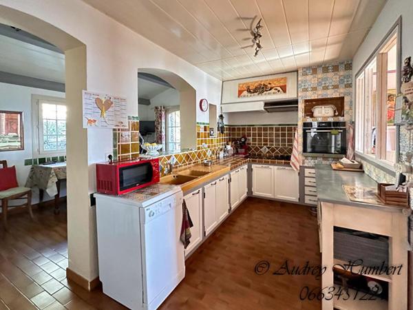 VOLX,  BELLE VILLA de 2 appartements, 132 m² sur 1300 m² en pleine nature