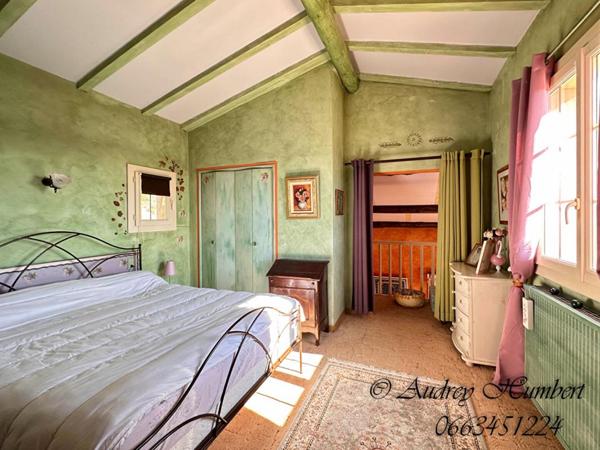 VOLX,  BELLE VILLA de 2 appartements, 132 m² sur 1300 m² en pleine nature