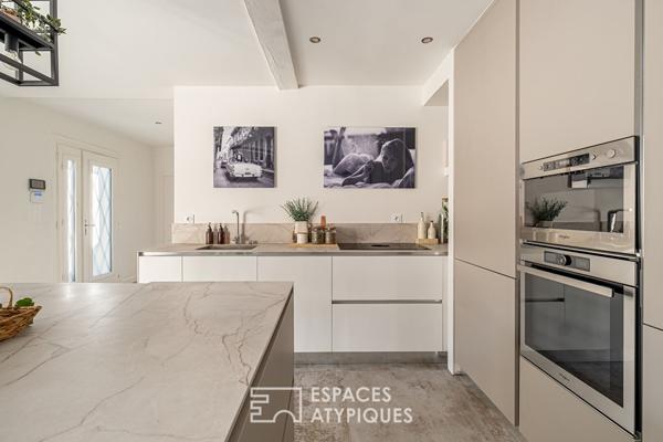 Maison ancienne à la rénovation contemporaine avec piscine et jardin