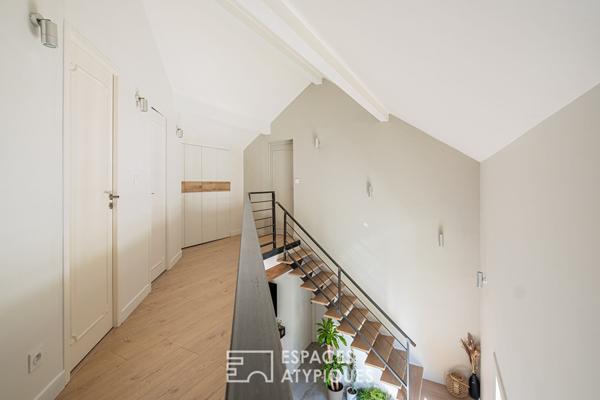 Maison ancienne à la rénovation contemporaine avec piscine et jardin