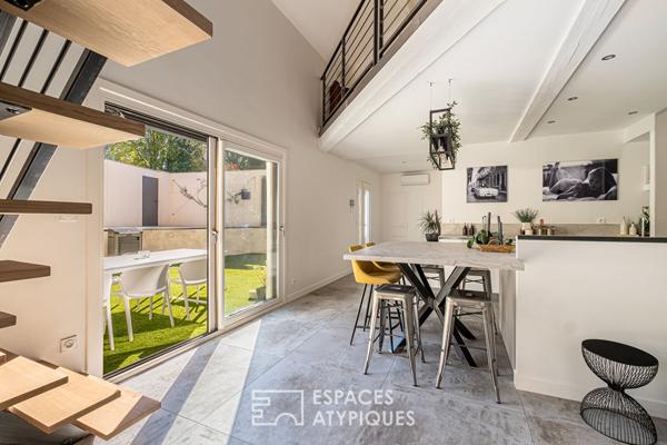 Maison ancienne à la rénovation contemporaine avec piscine et jardin