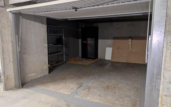 Stationnement à vendre    20 m2 Trappes