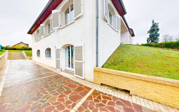 Maison à vendre    8 pièces •  Ay-sur-Moselle