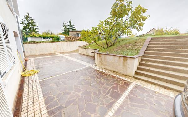 Maison à vendre    8 pièces •  Ay-sur-Moselle