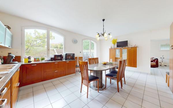 Maison à vendre    8 pièces •  Ay-sur-Moselle