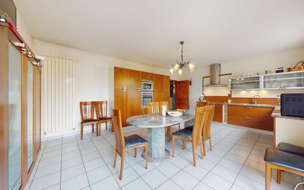 Maison à vendre    8 pièces •  Ay-sur-Moselle