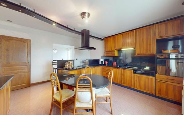 Maison à vendre    8 pièces •  Ay-sur-Moselle