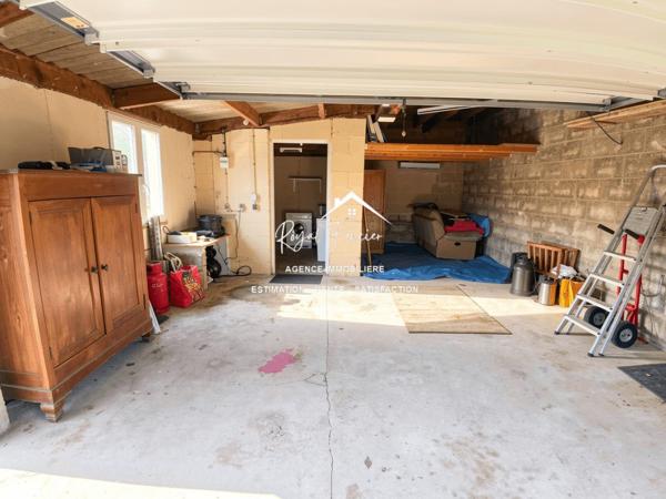 Vue sur la terrasse et le jardin,