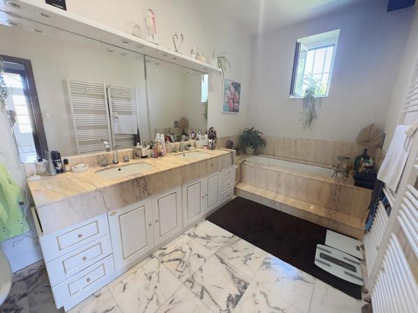 Propriété de Caractère – 260 m² habitables – Prestations haut de gamme – Piscine & Spa –