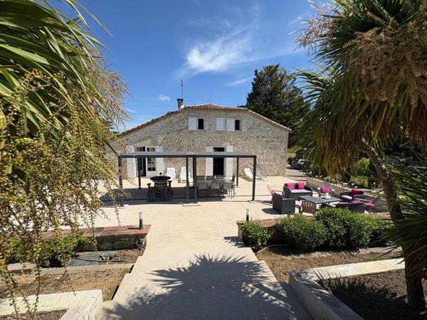 Propriété de Caractère – 260 m² habitables – Prestations haut de gamme – Piscine & Spa –