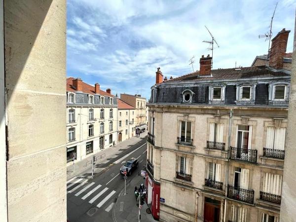 Appartement à vendre    1 pièce • 47 m2 Nancy
