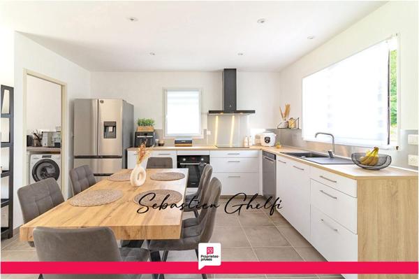 maison de plain-pied avec 3 chambres cellier grand terrain de 1860 m²