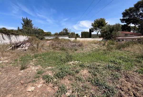 Terrain 1872m2 et garage