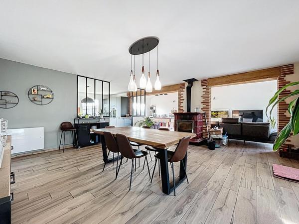 Maison T7 de 200m² avec nombreuse dépendance sur plus de 8600m² de terrain