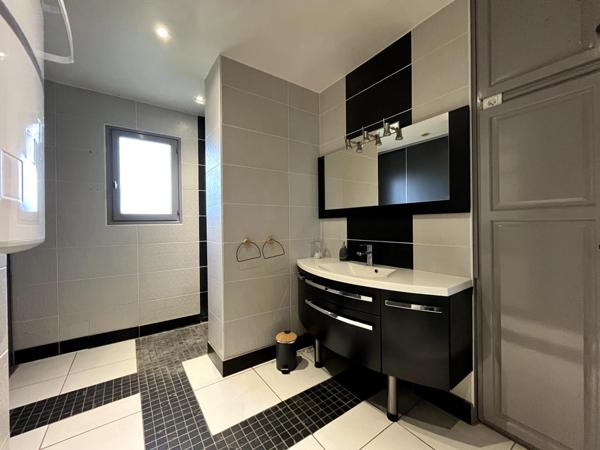 Maison T7 de 200m² avec nombreuse dépendance sur plus de 8600m² de terrain