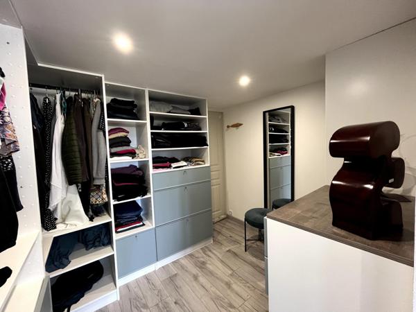 Maison T7 de 200m² avec nombreuse dépendance sur plus de 8600m² de terrain