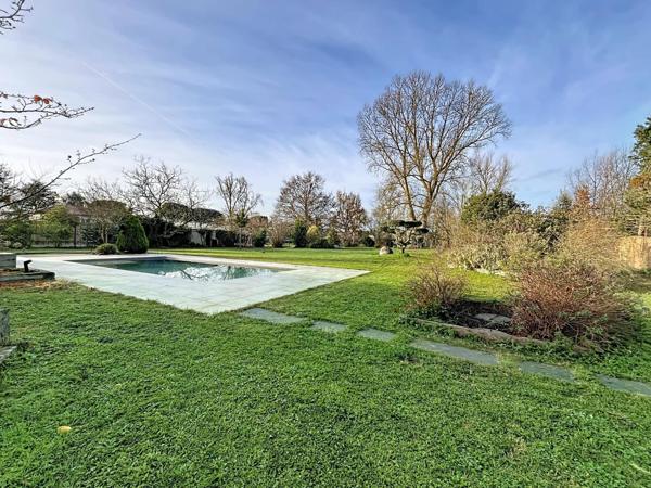 Maison T7 de 200m² avec nombreuse dépendance sur plus de 8600m² de terrain