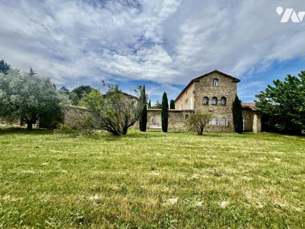 Propriété sur 12 ha proche d'Uzès et Avignon avec piscine