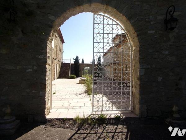 Propriété sur 12 ha proche d'Uzès et Avignon avec piscine