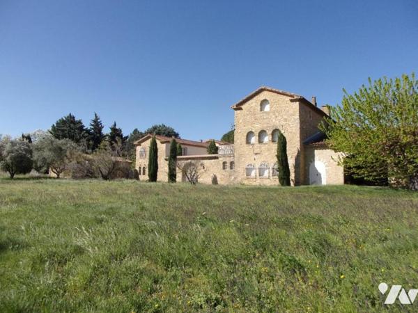 Propriété sur 12 ha proche d'Uzès et Avignon avec piscine