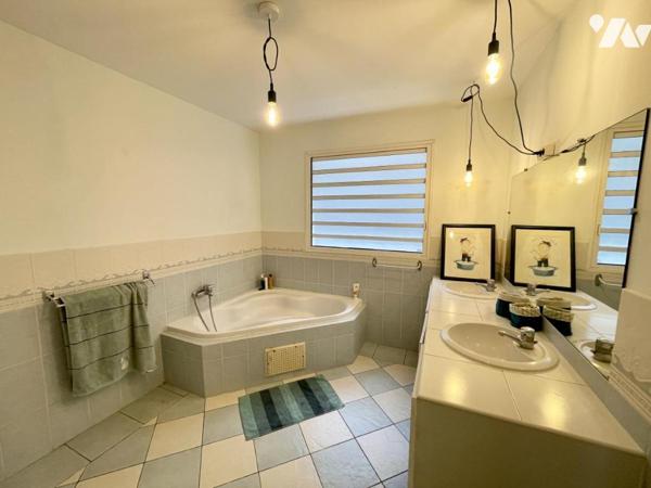 SAINT DENIS VILLA T5 AVEC VUE MER/MONTAGNE