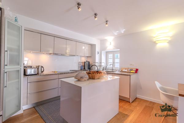 Appartement
                                                                                                                                                                                                                                                                                                                        4 pièce(s)                                                                                                                                                                                                          3 chambre(s)                                                                                                                                                                                                          110  m²