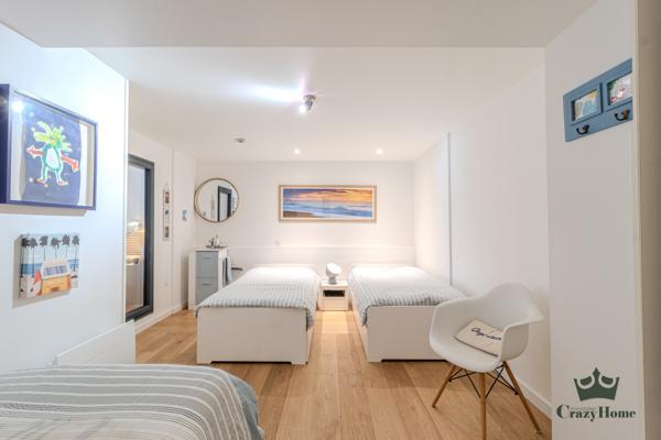 Appartement
                                                                                                                                                                                                                                                                                                                        4 pièce(s)                                                                                                                                                                                                          3 chambre(s)                                                                                                                                                                                                          110  m²