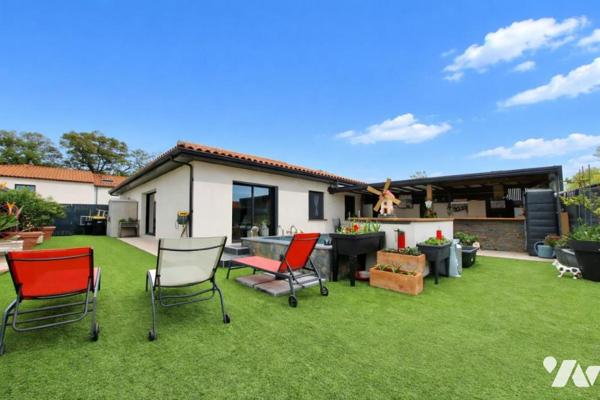 Villa contemporaine de plain-pied aux prestations haut de gamme, sur les hauteurs de Trouillas.