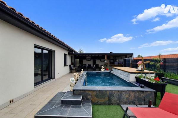 Villa contemporaine de plain-pied aux prestations haut de gamme, sur les hauteurs de Trouillas.