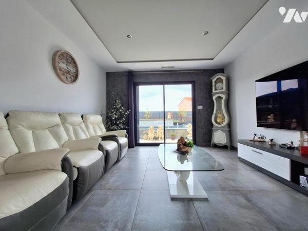 Villa contemporaine de plain-pied aux prestations haut de gamme, sur les hauteurs de Trouillas.