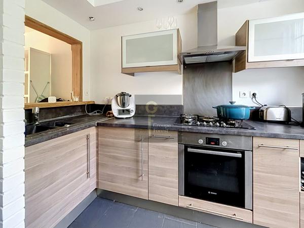 Très jolie maison 1930, 3 chambres avec son adorable jardin sud à 7 mn à pied du tram