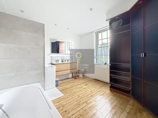 Très jolie maison 1930, 3 chambres avec son adorable jardin sud à 7 mn à pied du tram