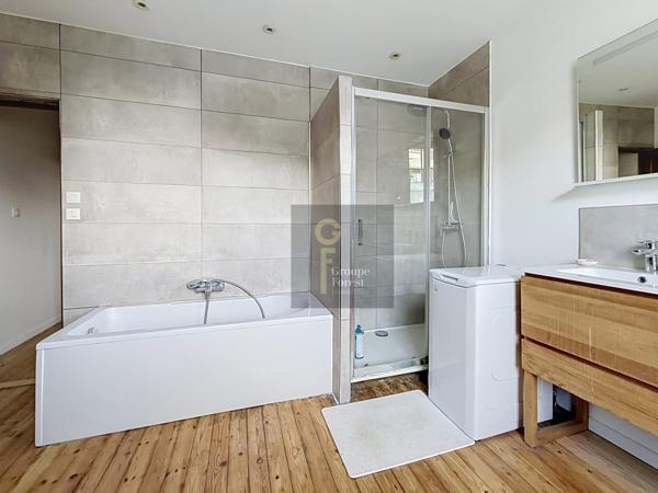 Très jolie maison 1930, 3 chambres avec son adorable jardin sud à 7 mn à pied du tram