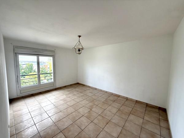 Aulnay-sous-Bois (93600) 4 Pièces avec cave proche RER B, futur métro 16