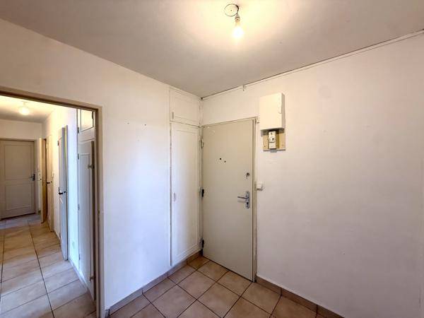 Aulnay-sous-Bois (93600) 4 Pièces avec cave proche RER B, futur métro 16