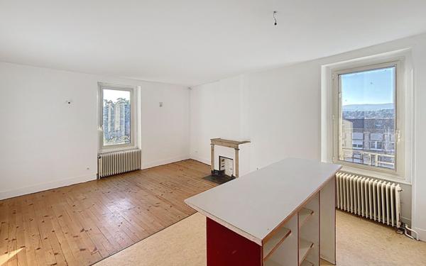 Maison à vendre    7 pièces •  Saint-Just-Saint-Rambert