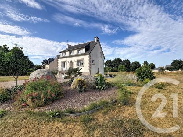 Maison à vendre  6 pièces - 135 m 2   PLOUMAGOAR  - 22