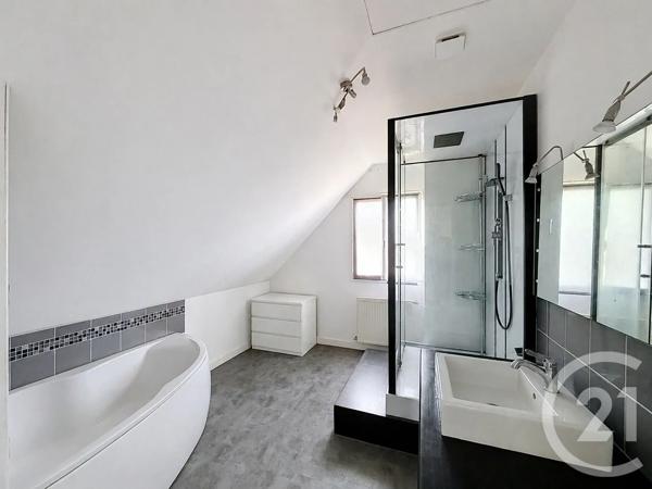 Maison à vendre  6 pièces - 135 m 2   PLOUMAGOAR  - 22