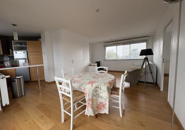SOUS OFFRE - Appartement T2 de 48.29 m² dernier étage avec terrasse 27 m², parking et cave