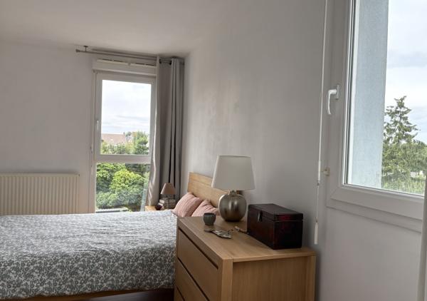 SOUS OFFRE - Appartement T2 de 48.29 m² dernier étage avec terrasse 27 m², parking et cave