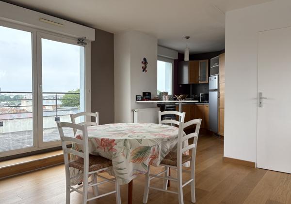 SOUS OFFRE - Appartement T2 de 48.29 m² dernier étage avec terrasse 27 m², parking et cave